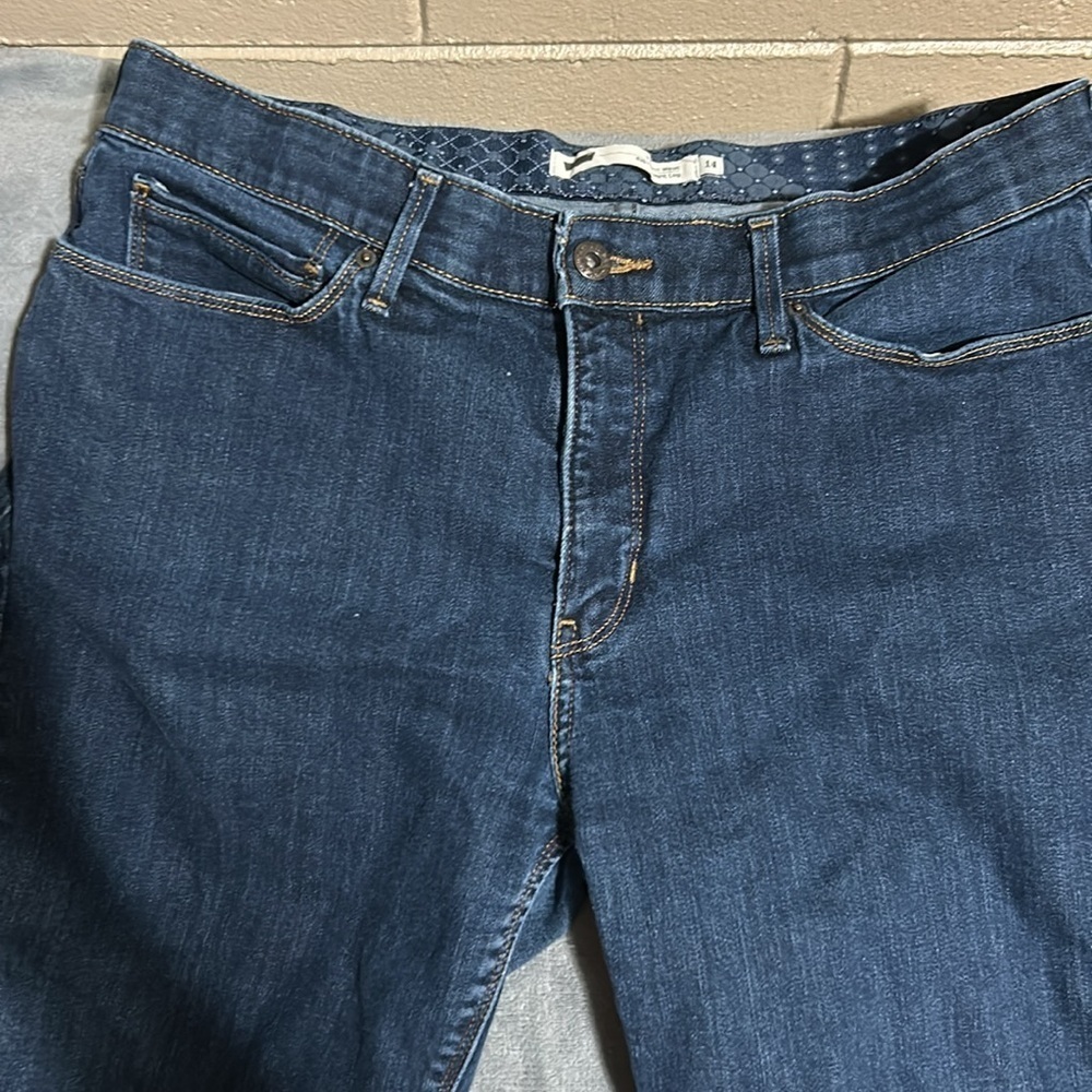 Levi’s Women’s Jeans - Picture 2 of 4